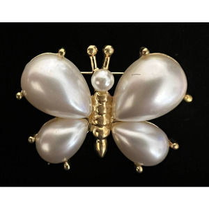 VTG Brooch Buttlerfly Insect Large Teardrop Faux Pearls Gold Tone Metal